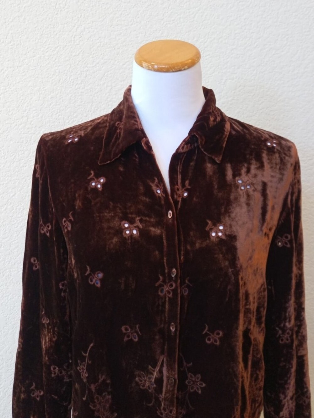ECI vintage 1990s chocolate brown crushed velvet button-front blouse - Picture 3 of 7